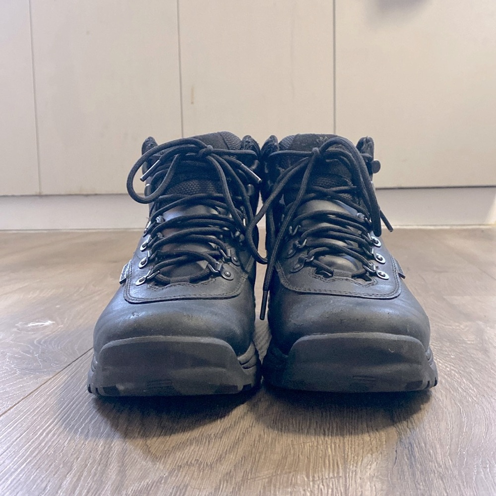 Size 9W black waterproof Timberland ankle high boots